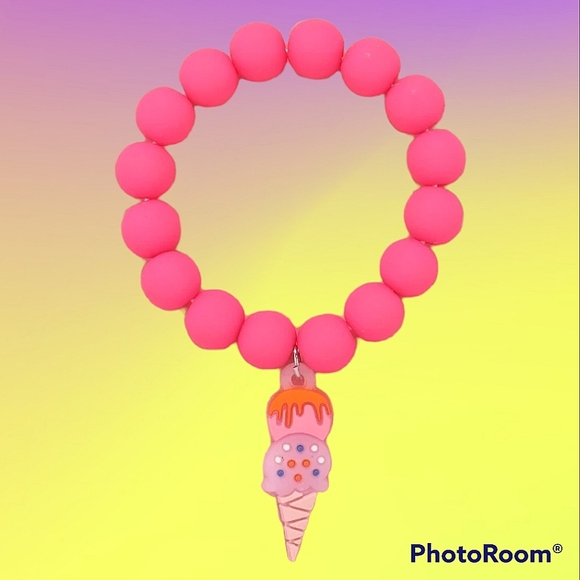 Choice of girl's stretch bracelets ๐, ๐ฆ, or ๐. - Picture 2 of 3